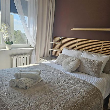 Apartment In Zyrardow 10Min To Suntago ภายนอก รูปภาพ