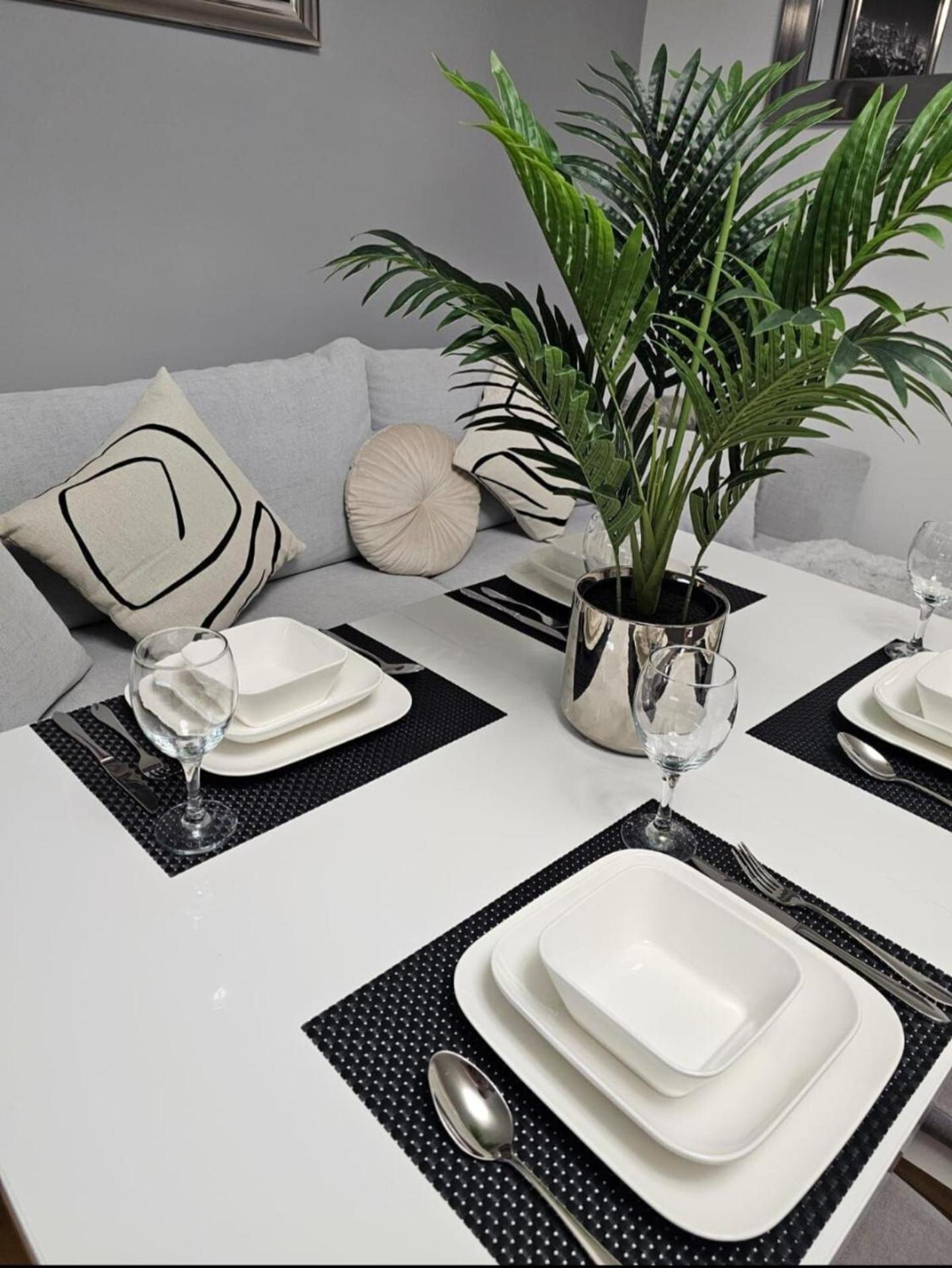 Apartment In Zyrardow 10Min To Suntago ภายนอก รูปภาพ