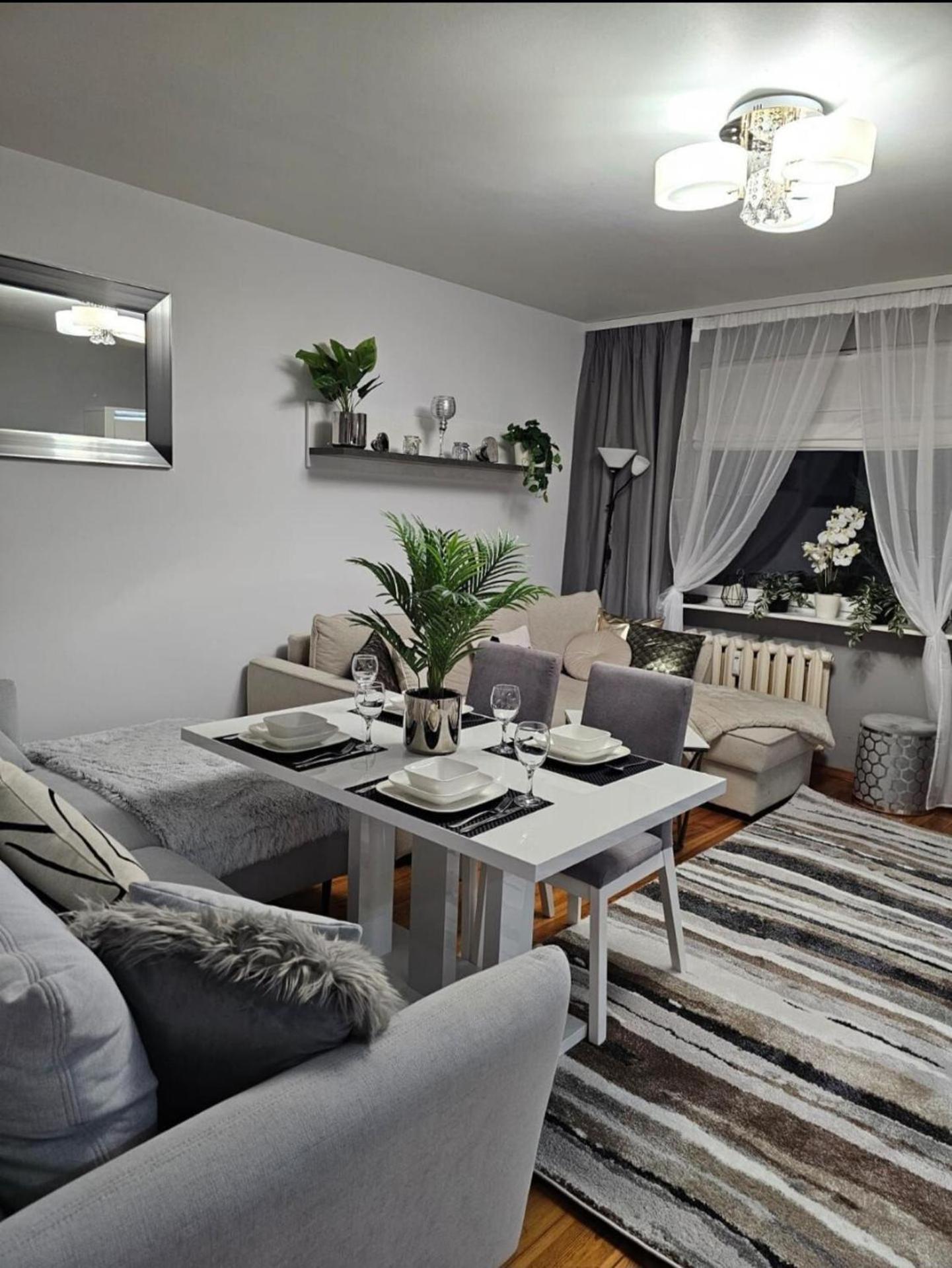 Apartment In Zyrardow 10Min To Suntago ภายนอก รูปภาพ
